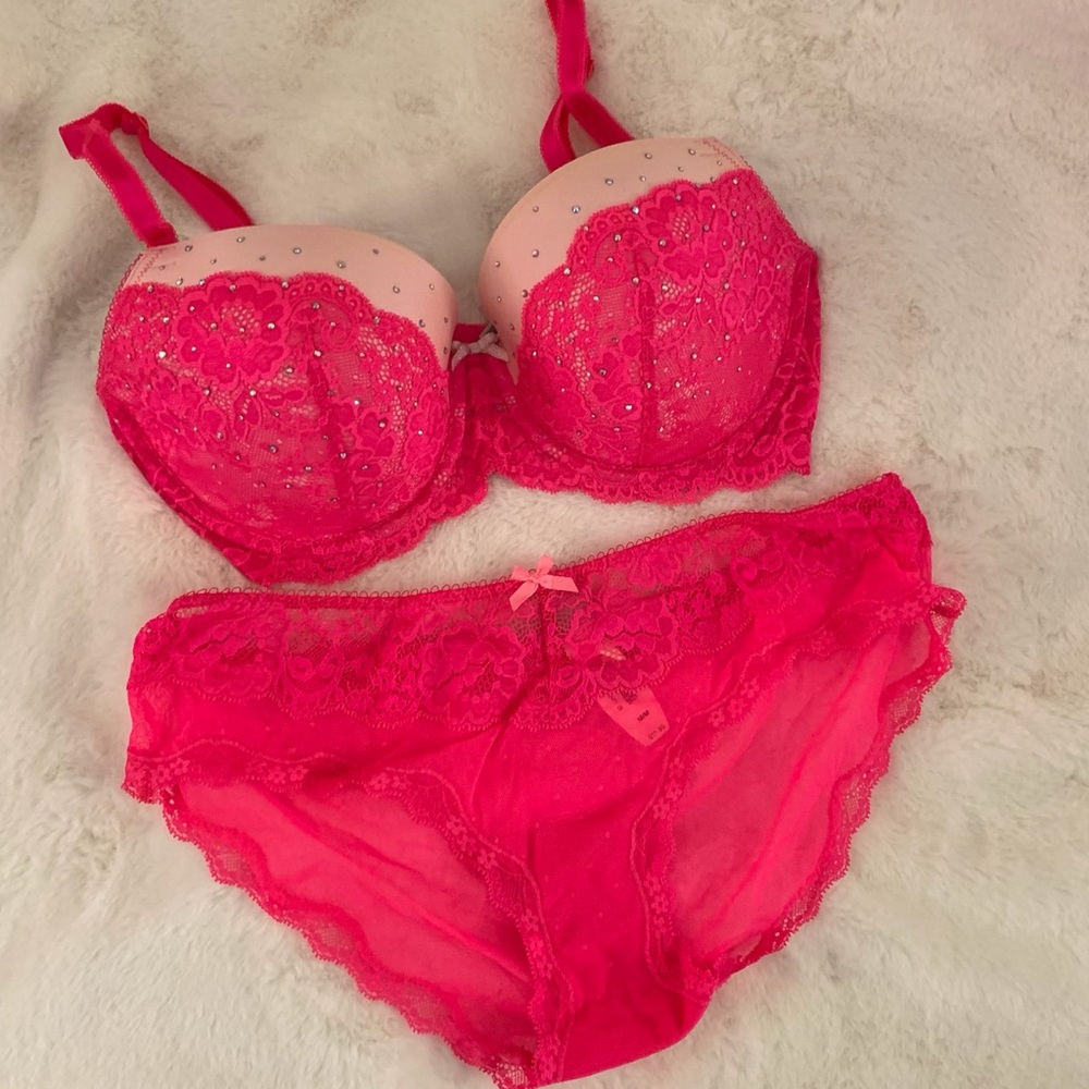 VS Dream Angels Pink Demi Bra (34DD) & Hipkini Panty (M)